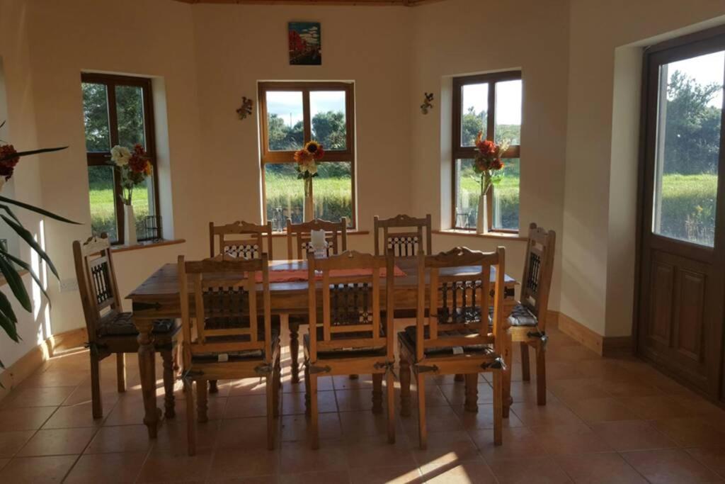 Annies Meadow. Villa Knock  Dış mekan fotoğraf